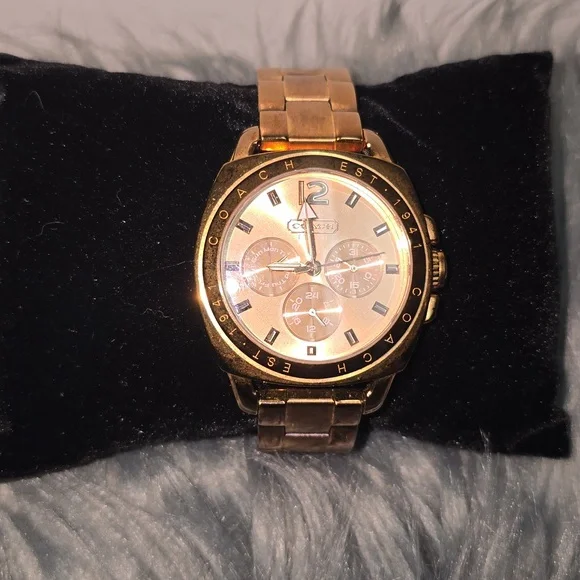 🌹Rose Gold Coach Watch🌹 - Picture 4 of 8